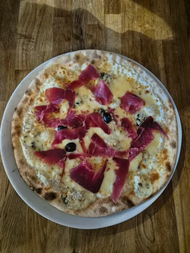 Pizzas traditionnelles à Savigné l'Evêque